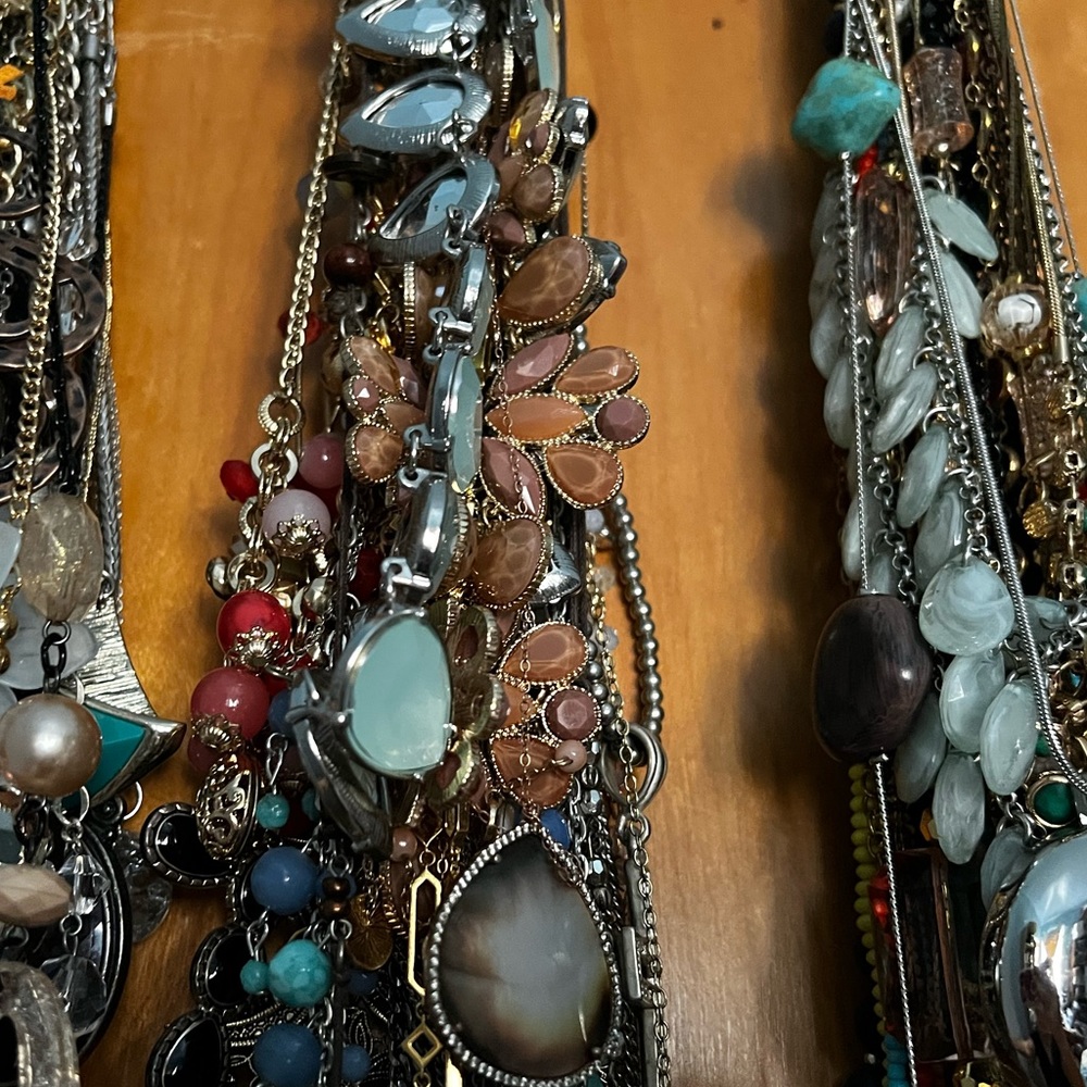 3Lbs of Necklaces Vintage to now . All wearable. ‼️A few bundles available ‼️ - Picture 6 of 11